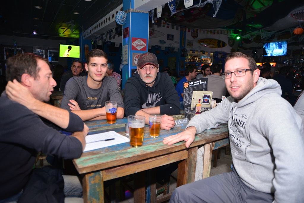 Famous Bar: 1. kolo Lige sportskog kviza “Nogometne ikone” 27. listopada 2016. Foto. Iva Perinčić Famous Bar: 1. kolo Lige sportskog kviza “Nogometne ikone” 27. listopada 2016. Foto. Iva Perinčić