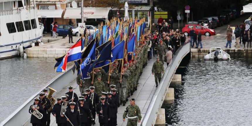 21.01.2014., Zadar – Mimohod postrojbi sudionica operacije akcija Maslenica s ratnim zastavama, uz pratnju orkestra Oruzanih snaga RH. Photo: Filip Brala/PIXSELL 21.01.2014., Zadar – Mimohod postrojbi sudionica operacije akcija Maslenica s ratnim zastavama, uz pratnju orkestra Oruzanih snaga RH. Photo: Filip Brala/PIXSELL