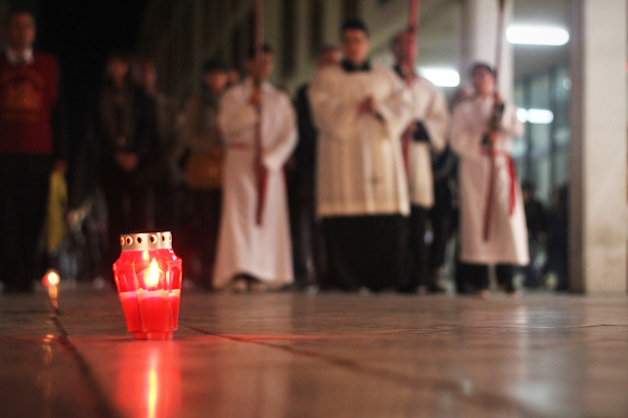 Procesija Velikog petka, 6. travnja 2012. (foto:Saša Čuka) Procesija Velikog petka, 6. travnja 2012. (foto:Saša Čuka)