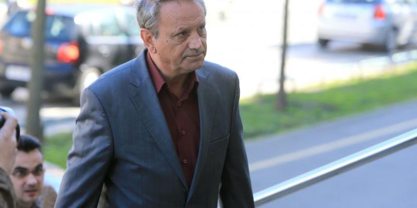 Osijek – Pripremno rociste Zeljku Sabi gradonacelniku Vukovara optuzenom za podmicivanje dvaju vijecnika HDZ-a u Vukovaru. Dolazak gradonacelnika Zeljka Sabe na Zupanijski sud u Osijeku. Photo: Davor Javorovic/PIXSELL Osijek – Pripremno rociste Zeljku Sabi gradonacelniku Vukovara optuzenom za podmicivanje dvaju vijecnika HDZ-a u Vukovaru. Dolazak gradonacelnika Zeljka Sabe na Zupanijski sud u Osijeku. Photo: Davor Javorovic/PIXSELL