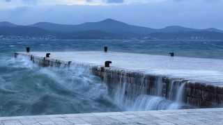 Igra valova na zadarskoj rivi 7. studenog 2014.  Foto: Roberto Lerga