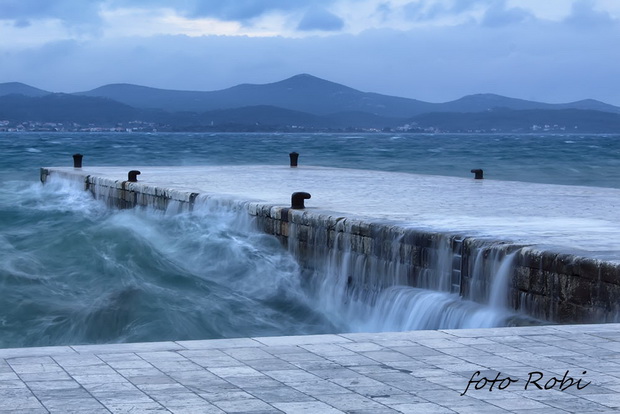 Igra valova na zadarskoj rivi 7. studenog 2014.  Foto: Roberto Lerga