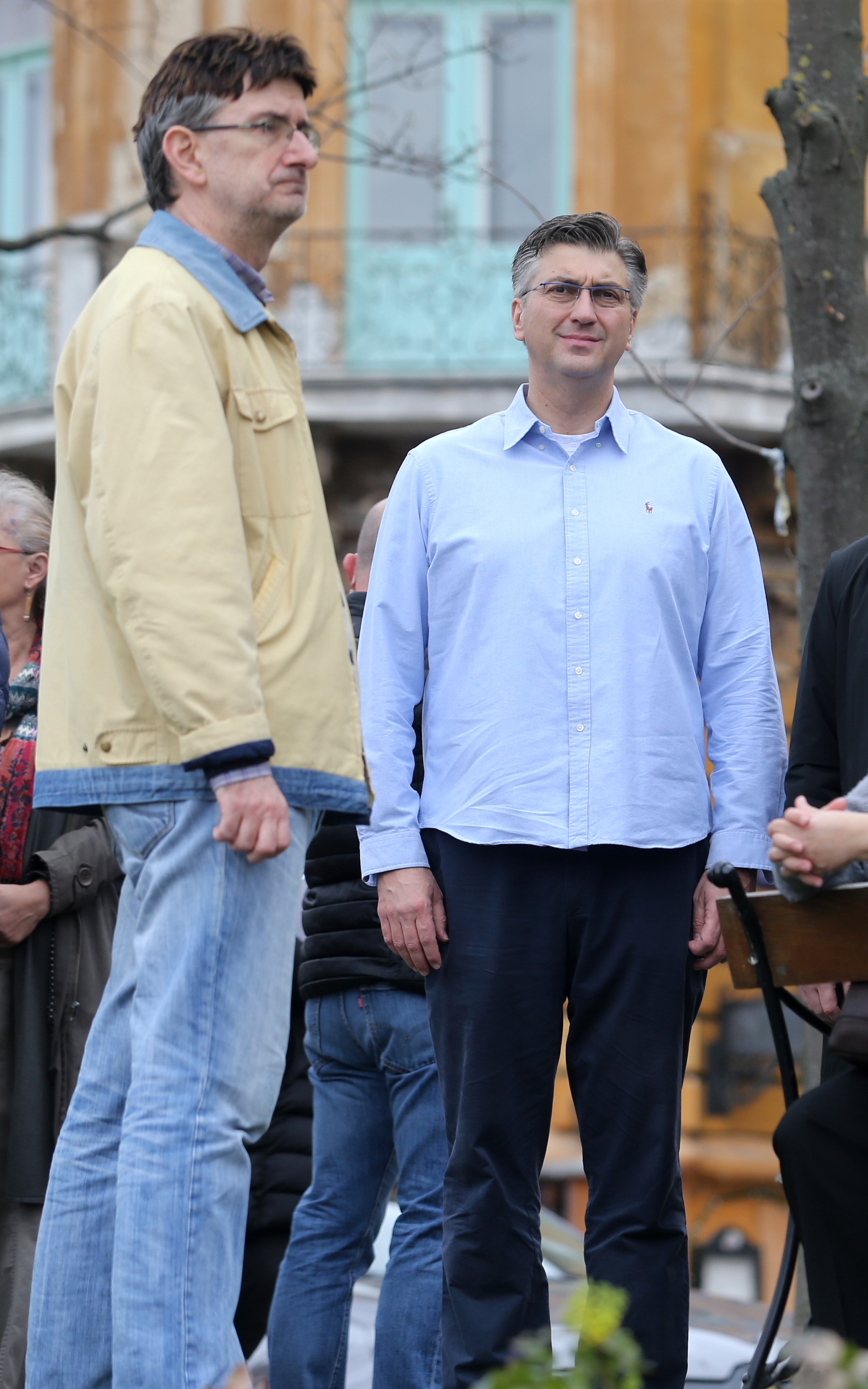 Premijer Plenović došao na prosvjed protiv nasilja #spasime Premijer Plenović došao na prosvjed protiv nasilja #spasime