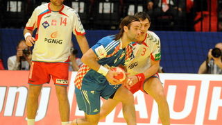 Bec, 300110.
Austrija je domacin EURO 2010 u rukometu od 19-31 01.10. U Becu se igraju utakmice poufinala i finala. Polufinale su izborile reprezentacije Islanda, Francuske, Poljske i Hrvatske.
Polufinale, susret ekipa Hrvatska – Poljske.
Na slici: Ivano Bec, 300110.
Austrija je domacin EURO 2010 u rukometu od 19-31 01.10. U Becu se igraju utakmice poufinala i finala. Polufinale su izborile reprezentacije Islanda, Francuske, Poljske i Hrvatske.
Polufinale, susret ekipa Hrvatska – Poljske.
Na slici: Ivano