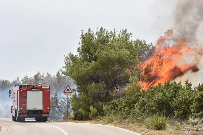 Zbog požara je zatvorena i autocesta
