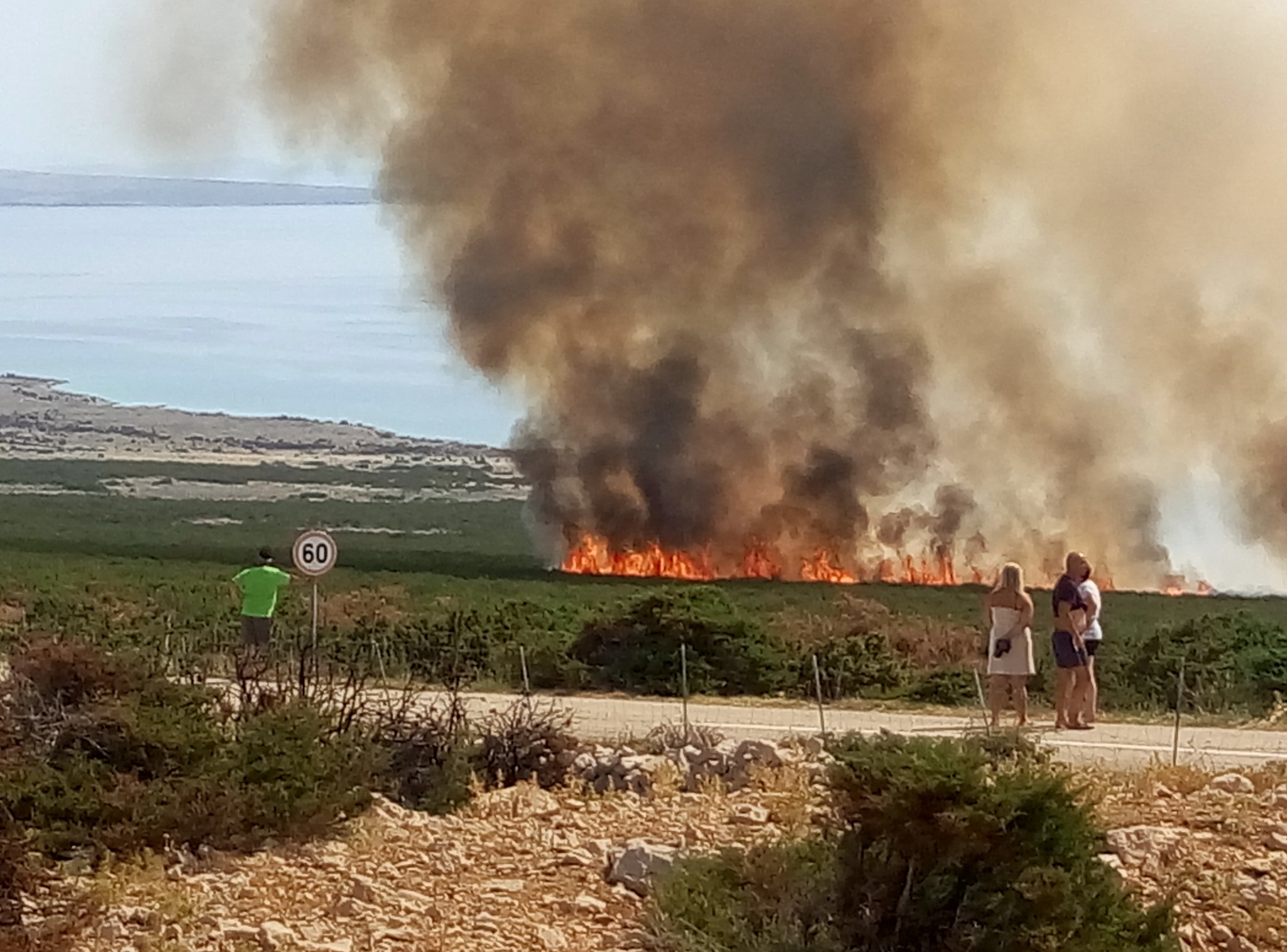 Lokaliziran požar kod Košljuna na otoku Pagu Lokaliziran požar kod Košljuna na otoku Pagu