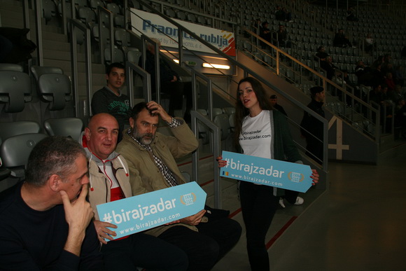 Košarkaši i navijači KK Zadar podržali akciju #birajzadar Košarkaši i navijači KK Zadar podržali akciju #birajzadar