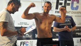 Zadar, 090513.
Sluzbeno vaganje sudionika za borilacki spektakl FFC 04 koji se sutra odrzava u dvorani na Visnjiku.
Foto: Luka Gerlanc / CROPIX Zadar, 090513.
Sluzbeno vaganje sudionika za borilacki spektakl FFC 04 koji se sutra odrzava u dvorani na Visnjiku.
Foto: Luka Gerlanc / CROPIX