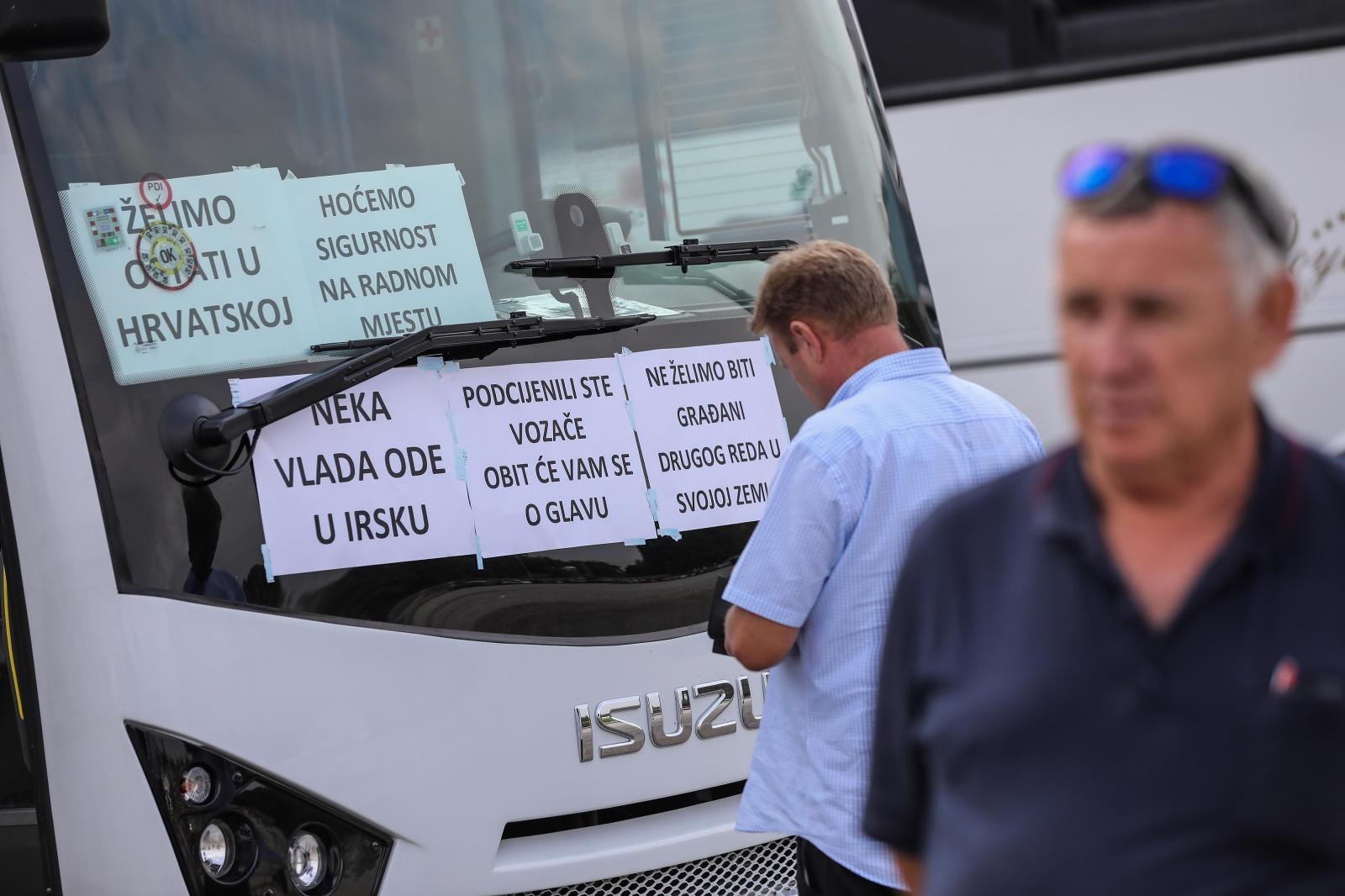 Stali autobusi, vozači upozorili: ‘Imamo 3800 kuna plaću i sad se svi čude što idemo van’ Stali autobusi, vozači upozorili: ‘Imamo 3800 kuna plaću i sad se svi čude što idemo van’
