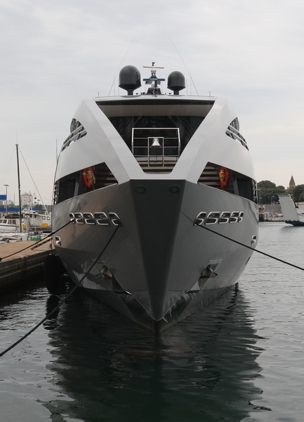 Zadar, 300611.
Neobicna jahta Ocean Emarald u zadarskoj marini Tankerkomerc. Jahta plovi pod zastavom Velike Britanije a dudacka je 36 metara.
Foto: Vladimir Ivanov / CROPIX Zadar, 300611.
Neobicna jahta Ocean Emarald u zadarskoj marini Tankerkomerc. Jahta plovi pod zastavom Velike Britanije a dudacka je 36 metara.
Foto: Vladimir Ivanov / CROPIX