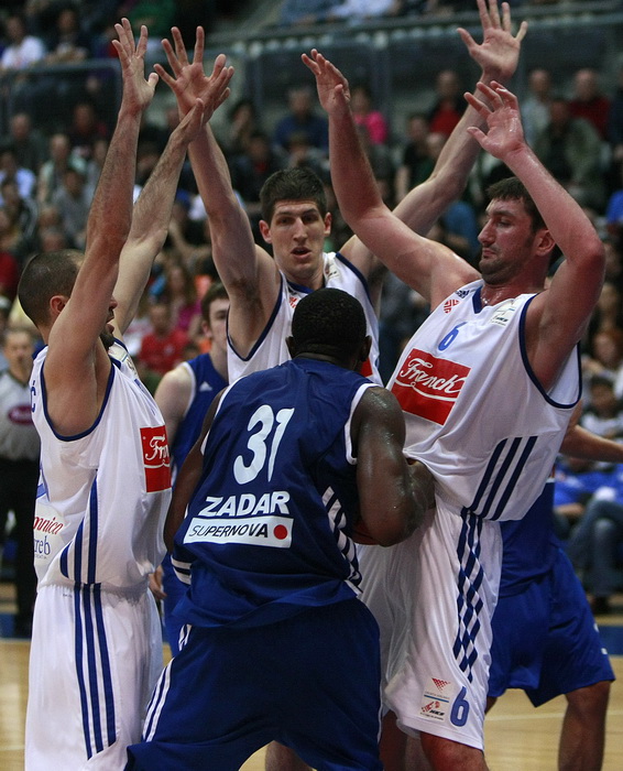 Zagreb, 150512.
KC Drazen Petrovic, Savska cesta.
Prva utakmica polufinala PH za kosarkase Cibona – Zadar.
Na fotografija: Damjan Rudez i Goran Suton.
Foto: Ronald Gorsic / CROPIX Zagreb, 150512.
KC Drazen Petrovic, Savska cesta.
Prva utakmica polufinala PH za kosarkase Cibona – Zadar.
Na fotografija: Damjan Rudez i Goran Suton.
Foto: Ronald Gorsic / CROPIX
