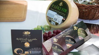 U Vrtovima lunjskih maslina održana 12. Lunjska maslinada. Foto: Vinko Pešić