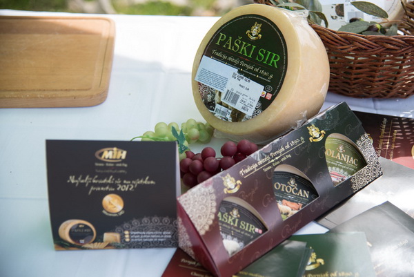 U Vrtovima lunjskih maslina održana 12. Lunjska maslinada. Foto: Vinko Pešić