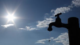 Špina, voda, bez vode