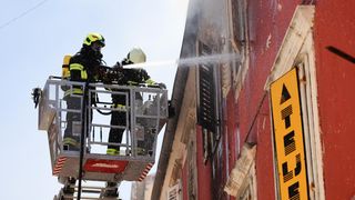 Veliki požar izbio u zgradi na Narodnom trgu Veliki požar izbio u zgradi na Narodnom trgu