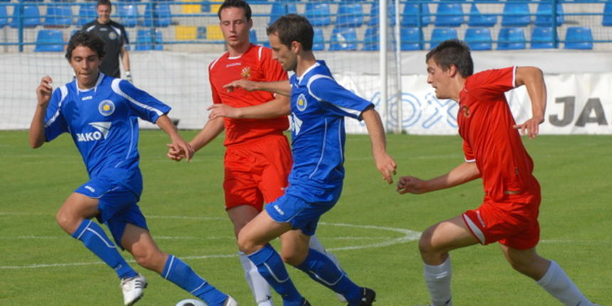 Zadar, 240509.
Stadion u Stanovima.
Nogometna utakmica 32. kola T-com 1. HNL, Zadar – Croatia Sesvete.
Na fotografiji (plavi) igraci Zadra Begonja Luka i Dragan Zupan u napadu.
Foto: Andrija Lucic / CROPIX Zadar, 240509.
Stadion u Stanovima.
Nogometna utakmica 32. kola T-com 1. HNL, Zadar – Croatia Sesvete.
Na fotografiji (plavi) igraci Zadra Begonja Luka i Dragan Zupan u napadu.
Foto: Andrija Lucic / CROPIX