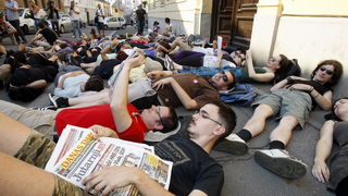 Zagreb, 130710.
Cirilometodska ulica.
Ispred gradske skupstine.
Udruge Zelena akcija i Pravo na grad organiziraju nastavak prosvjeda gradjana zbog gradnje ulazno-izlazne rampe u Varsavskoj za garazu Hoto grupe Tomislava Horvatincica.
Na slici: Prosvjednic Zagreb, 130710.
Cirilometodska ulica.
Ispred gradske skupstine.
Udruge Zelena akcija i Pravo na grad organiziraju nastavak prosvjeda gradjana zbog gradnje ulazno-izlazne rampe u Varsavskoj za garazu Hoto grupe Tomislava Horvatincica.
Na slici: Prosvjednic