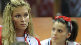 Katowice, 180909.
Dvorana Sport Arena Spodek.
Europsko prvenstvo u kosarci u Poljskoj, cetvrtfinale izmedju Slovenije i Hrvatske.
Na slici: Hana djevojka Kresimira Loncara i djevojka Maria Kasuna Rakel.
Foto: Drago Sopta  / CROPIX