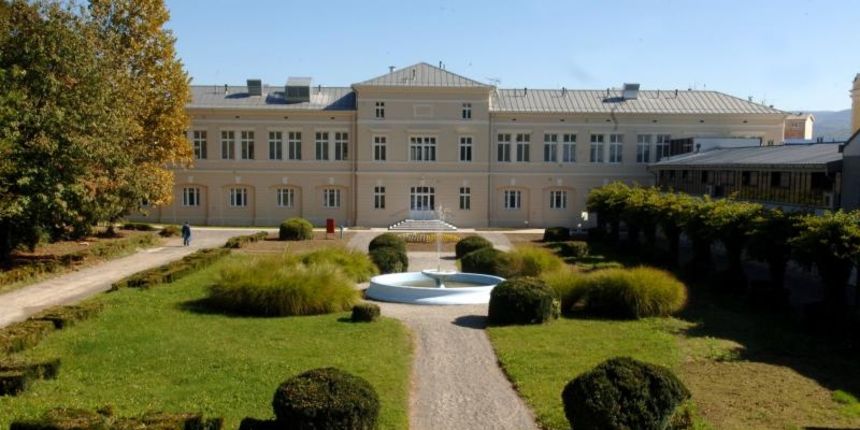 Lipik – Specijalna bolnica Lipik namjerava koristenjem EU fondova obnoviti niz zgrada i park oko bolnice. Park s fontanom, fontana, park Photo: Dusan Mirkovic/PIXSELL Lipik – Specijalna bolnica Lipik namjerava koristenjem EU fondova obnoviti niz zgrada i park oko bolnice. Park s fontanom, fontana, park Photo: Dusan Mirkovic/PIXSELL