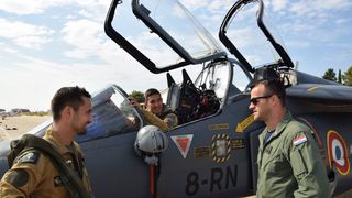 Francuski vojni avioni u vojarni “Pukovnik Mirko Vukušić”u Zemuniku Francuski vojni avioni u vojarni “Pukovnik Mirko Vukušić”u Zemuniku