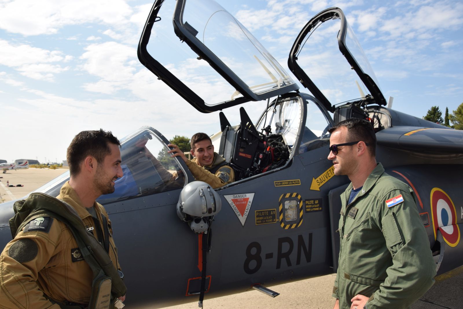 Francuski vojni avioni u vojarni “Pukovnik Mirko Vukušić”u Zemuniku Francuski vojni avioni u vojarni “Pukovnik Mirko Vukušić”u Zemuniku