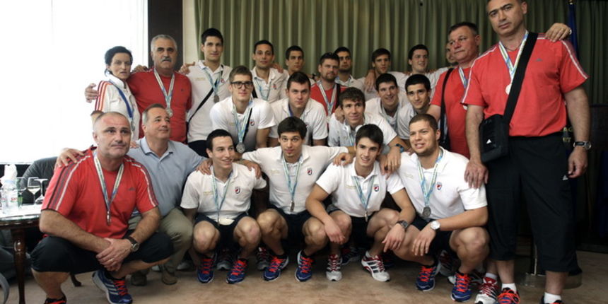 Zagreb, 160712.Zracna luka Zagreb ( Pleso ).Izuzetno veselo bilo je danas u Zracnoj luci Zagreb. Povod je bio dolazak Hrvatske rukometne reprezentacije U-20 sa Europskog prvenstva gde je osvojena srebrna medalja. Nazalost izgubili smo finale od Spanjols Zagreb, 160712.Zracna luka Zagreb ( Pleso ).Izuzetno veselo bilo je danas u Zracnoj luci Zagreb. Povod je bio dolazak Hrvatske rukometne reprezentacije U-20 sa Europskog prvenstva gde je osvojena srebrna medalja. Nazalost izgubili smo finale od Spanjols