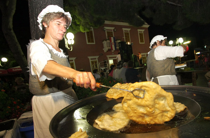 Biograd: Večer starih zanata i rukotvorina (foto: Marin Gospić)