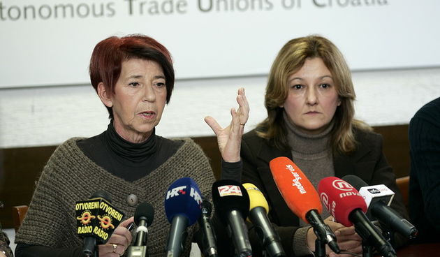 Zagreb, 301112.Radnicki dom, Trg kralja P. Kresimira IV.Predstavnici sedam sindikata iz javnog sektora na konferenciji za novinare na temu sto je istina o pregovorima o temeljnom kolektivnom ugovoru za javne sluzbenike i namjestenike.Na fotografiji: Sp