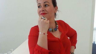 Visnja Knezevic izraduje predivne narukvice Visnja Knezevic izraduje predivne narukvice