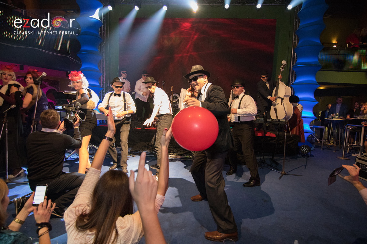 Ludnica u Saturnusu: Najbolji doček u svemiru i šire Ludnica u Saturnusu: Najbolji doček u svemiru i šire