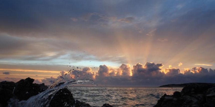 Zalazak sunca u uvali Martinscica. Photo: Boris Scitar/PIXSELL