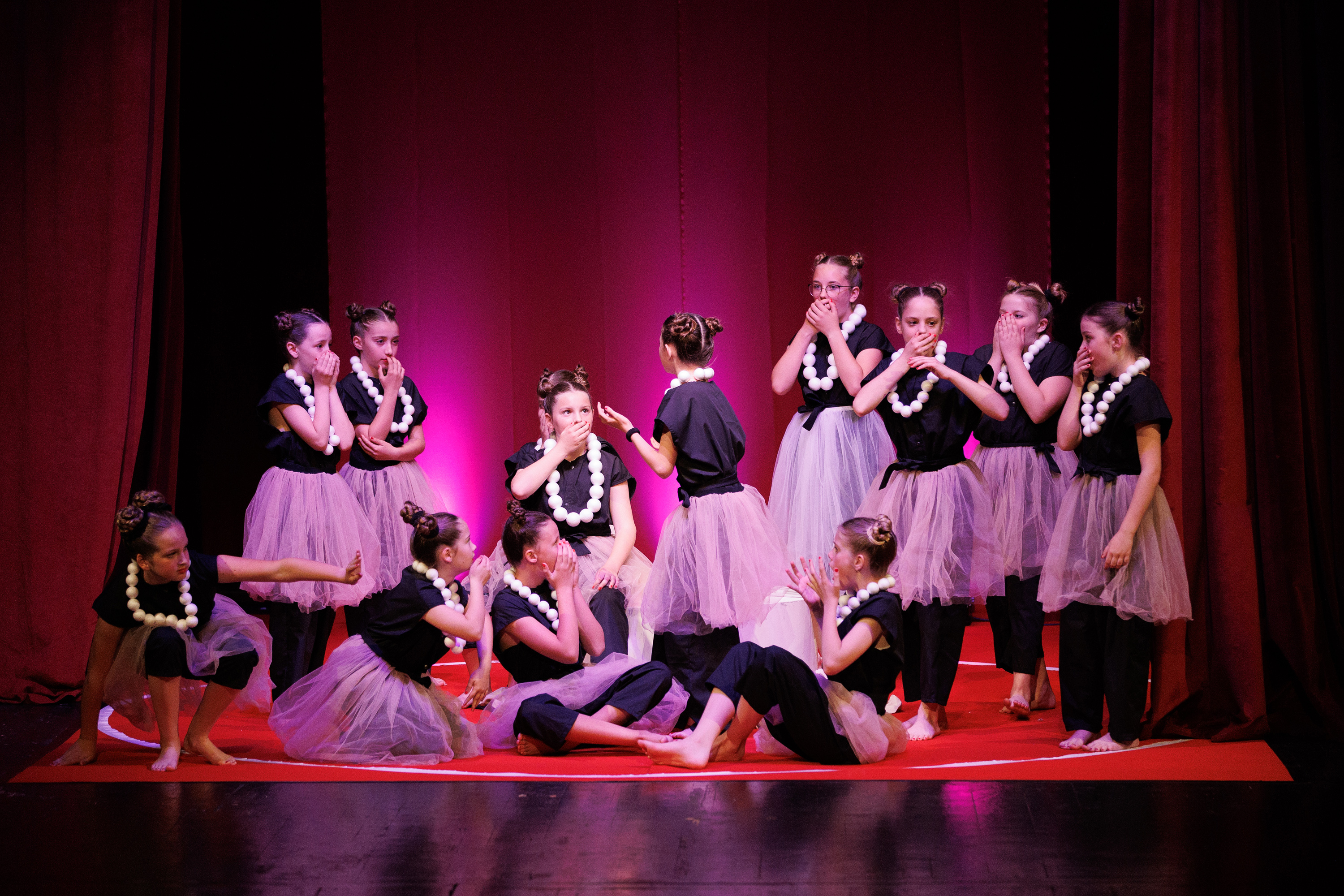 Igrajmo se: Zabranjeno mlađima od 15 strana A