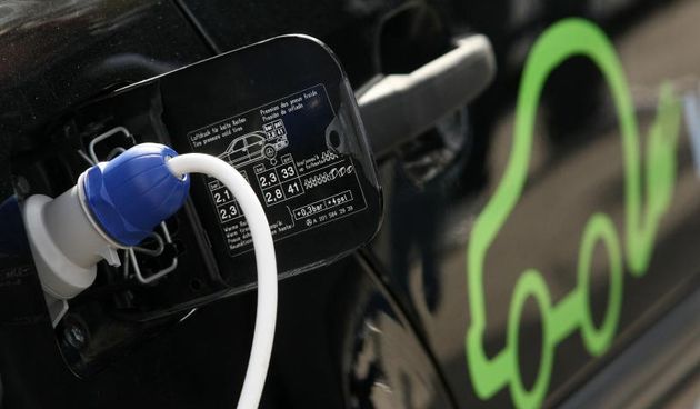 03.04.2014., Zadar – U Solarnom centru na Putu Murvice prezentirano je vozilo koje pokrece iskljucivo elektricna energija. Automobil su u cetiri mjeseca rada napravili ucenici Strukovne skole Vice Vlatkovica Valentino Raspovic, Andjelo Pastuovic i Toni