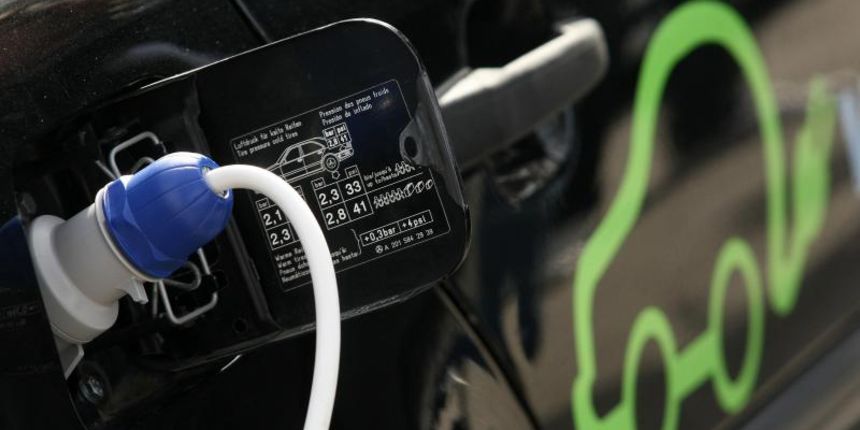 03.04.2014., Zadar – U Solarnom centru na Putu Murvice prezentirano je vozilo koje pokrece iskljucivo elektricna energija. Automobil su u cetiri mjeseca rada napravili ucenici Strukovne skole Vice Vlatkovica Valentino Raspovic, Andjelo Pastuovic i Toni 03.04.2014., Zadar – U Solarnom centru na Putu Murvice prezentirano je vozilo koje pokrece iskljucivo elektricna energija. Automobil su u cetiri mjeseca rada napravili ucenici Strukovne skole Vice Vlatkovica Valentino Raspovic, Andjelo Pastuovic i Toni