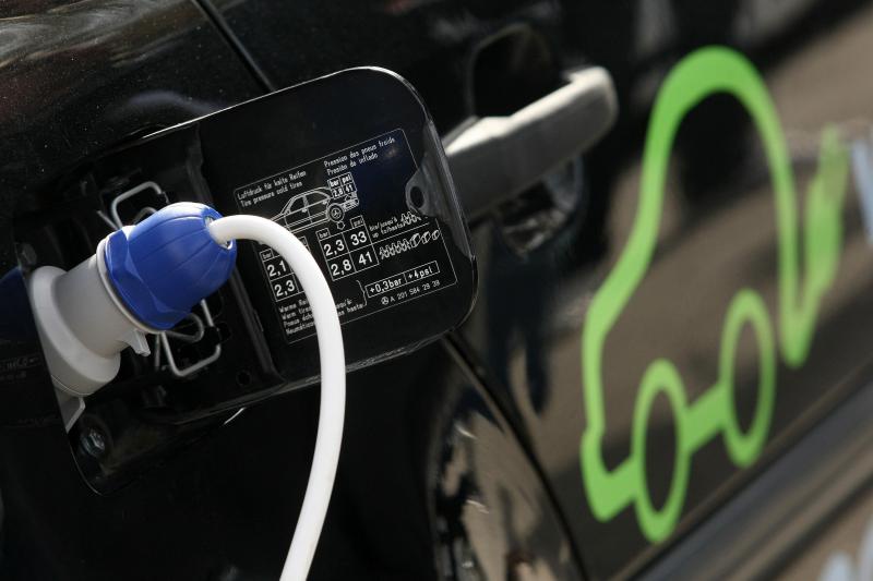 03.04.2014., Zadar – U Solarnom centru na Putu Murvice prezentirano je vozilo koje pokrece iskljucivo elektricna energija. Automobil su u cetiri mjeseca rada napravili ucenici Strukovne skole Vice Vlatkovica Valentino Raspovic, Andjelo Pastuovic i Toni 03.04.2014., Zadar – U Solarnom centru na Putu Murvice prezentirano je vozilo koje pokrece iskljucivo elektricna energija. Automobil su u cetiri mjeseca rada napravili ucenici Strukovne skole Vice Vlatkovica Valentino Raspovic, Andjelo Pastuovic i Toni