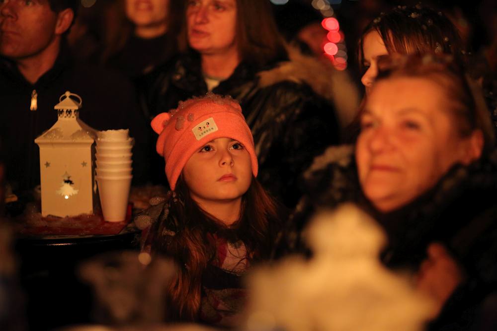 Advent na Viru: Crvena jabuka oduševila u “sniježnom” Viru Advent na Viru: Crvena jabuka oduševila u “sniježnom” Viru