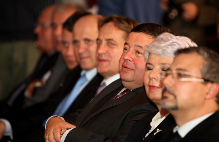 Zadar, 031111. 
Hotel Kolovare.
Predsjednica Vlade RH  Jadranka Kosor u drustvu svojih ministara Bozidara Kalmete, Petra Cobankovica, Jasena Mesica i Branka Bacica otvorila je 21. medjunarodnu manifestaciju vinogradara i vinara Sabatina 2011.
Na slici: Bo