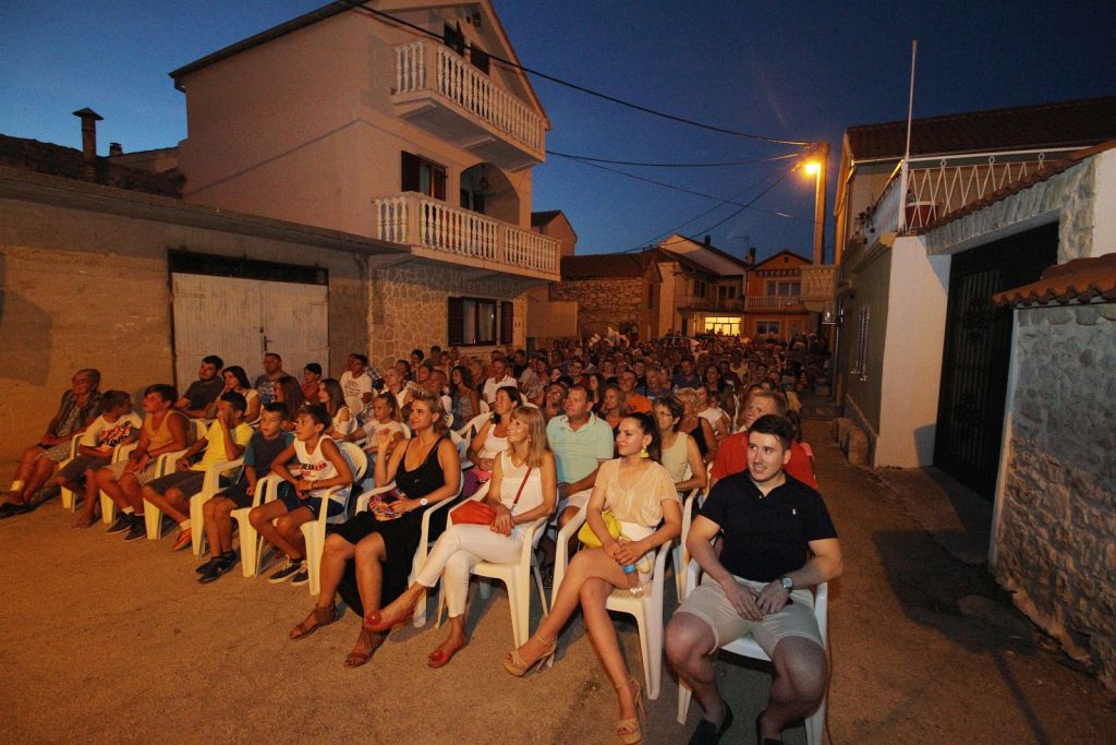 Željko Pervan i društvo nasmijali Bibinjce do suza