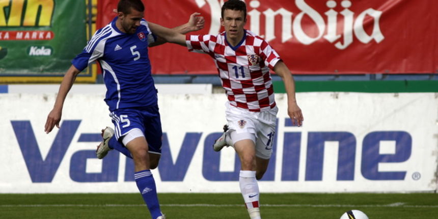 Varazdin, 190510.
Na gradskom stadionu u Varazdinu igra se kvalifikacijska utakmica za europsko prvenstvo U-21 izmedju reprezentacija Hrvatske i Slovacke.
Na slici: Ivan Perisic, Cseh Martin.
Foto: Zeljko Hajdinjak / CROPIX Varazdin, 190510.
Na gradskom stadionu u Varazdinu igra se kvalifikacijska utakmica za europsko prvenstvo U-21 izmedju reprezentacija Hrvatske i Slovacke.
Na slici: Ivan Perisic, Cseh Martin.
Foto: Zeljko Hajdinjak / CROPIX