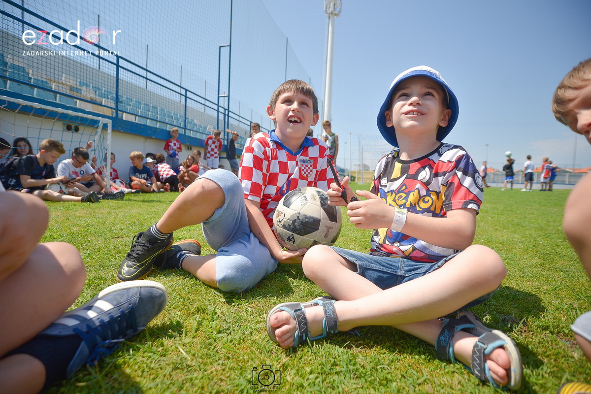 Zadarska vatrena četvorka na Stanovima se družila s mladim zadarskim nogometašima Zadarska vatrena četvorka na Stanovima se družila s mladim zadarskim nogometašima