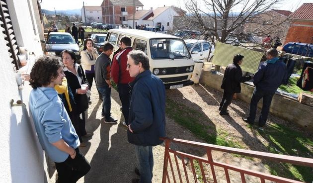 Maslenica: Aktivisti, mještani i prijatelji dali podršku obitelji Božić. Foto: Dino Stanin/PIXSELL