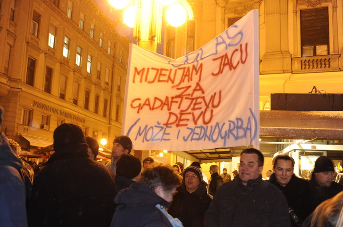 Zagreb, 020311. 
Novi, cetvrti po redu, protuvladin prosvjed tzv. facebook grupe zapoceo je veceras na Cvjetnom trgu. 
Foto: Damir Krajac / Cropix