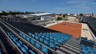 Pri kraju radovi na montažnim tribinama teniskog terena u SC Višnjik