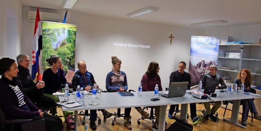 Vertical dance forum