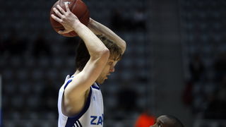 Zadar, 071210.
Dvorana Kresimira Cosica.
4. kolo EuroChallenge kupa. 
Kosarkaska utakmica KK Zadar – KK Pinar Karsiyaka. 
Na slici igrac Zadra Ivan Tomas i David Holston.
Foto: Jure Miskovic / CROPIX