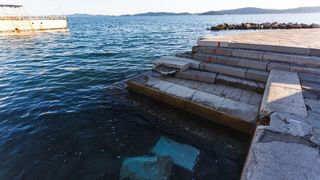 Dio zadarske rive urušio se nakon tijekom jučerašnjeg nevremena