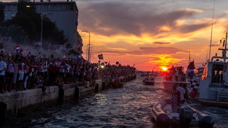 Veličanstven doček četvorice zadarskih Vatrenih od Gradskog mosta do Foruma