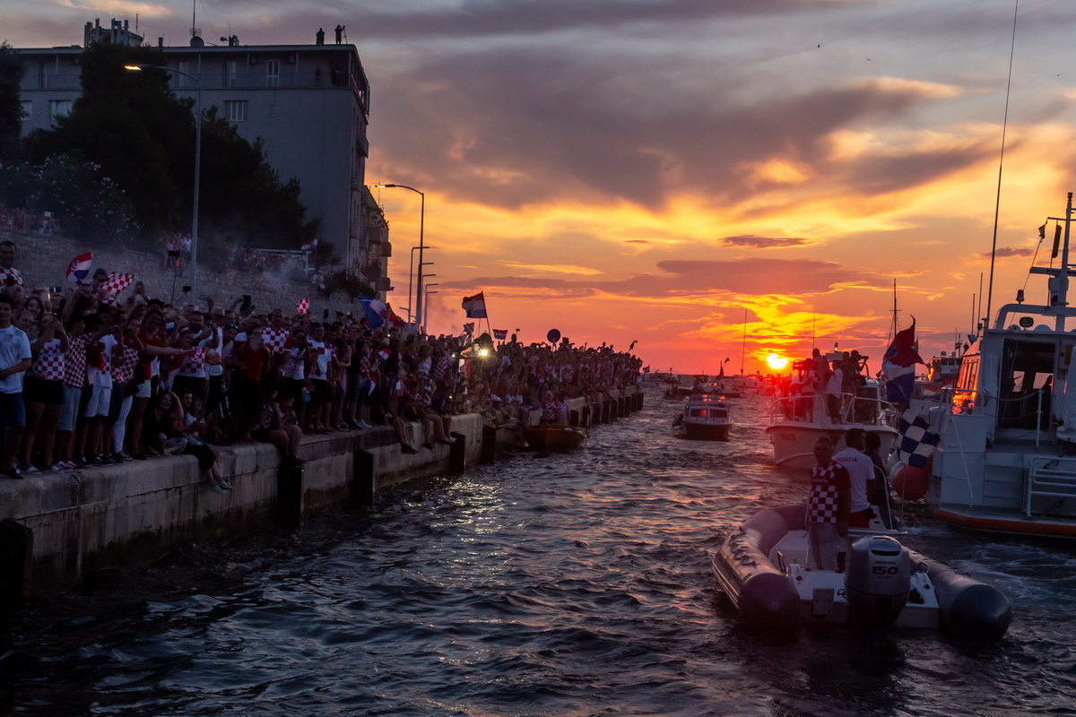 Veličanstven doček četvorice zadarskih Vatrenih od Gradskog mosta do Foruma