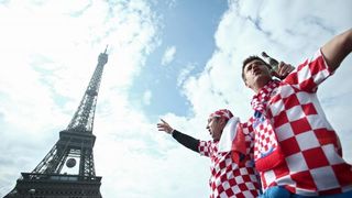 Euro 2016: Hrvatski navijači napravili fenomenalnu atmosferu u Parizu. Photo: Sanjin Strukić/PIXSELL Euro 2016: Hrvatski navijači napravili fenomenalnu atmosferu u Parizu. Photo: Sanjin Strukić/PIXSELL
