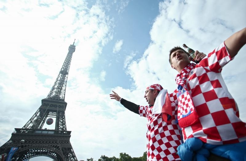 Euro 2016: Hrvatski navijači napravili fenomenalnu atmosferu u Parizu. Photo: Sanjin Strukić/PIXSELL Euro 2016: Hrvatski navijači napravili fenomenalnu atmosferu u Parizu. Photo: Sanjin Strukić/PIXSELL